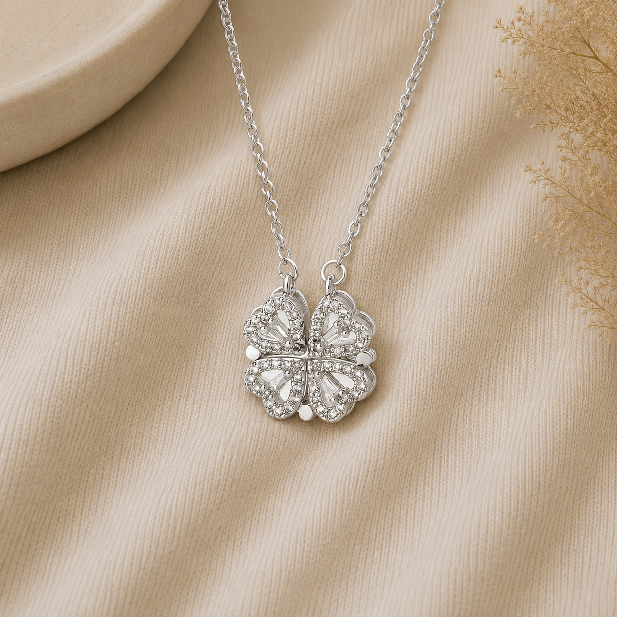 Lola - Clover of Love Necklace